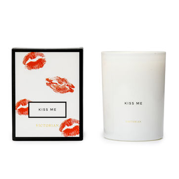 Victorian - Kiss Me - świeca zapachowa - egzotyczne przyprawy i brzoskwinia - czas palenia: do 45 godzin