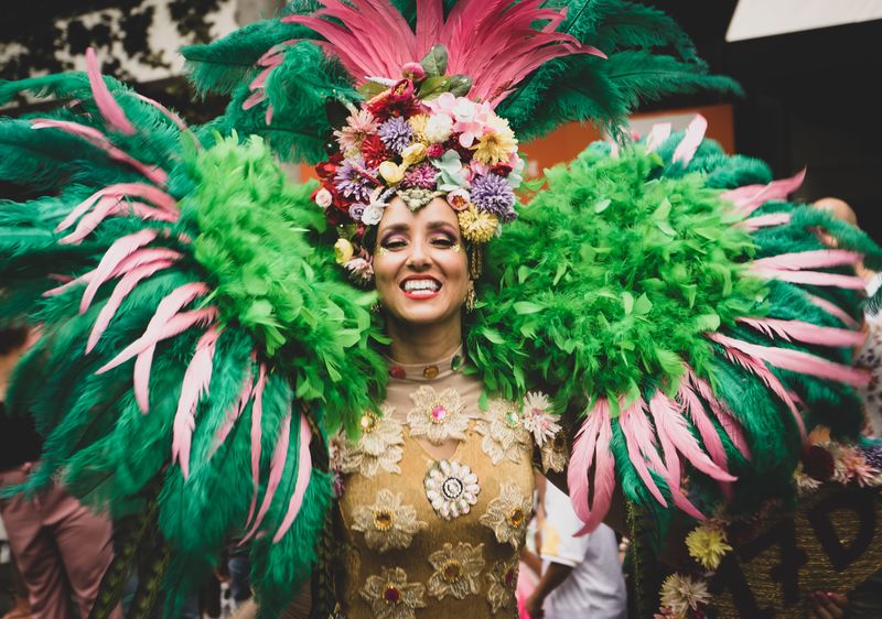 karnawałowe tradycje - tancerka samby w Rio de Janeiro